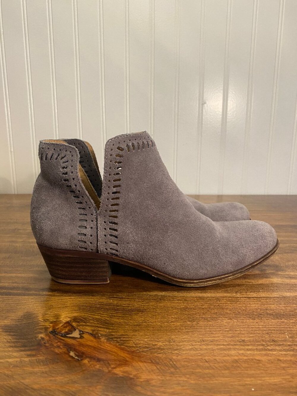 Lucky Brand Bustina Gray Suede Western Ankle Booties - Women’s US Size 6.5